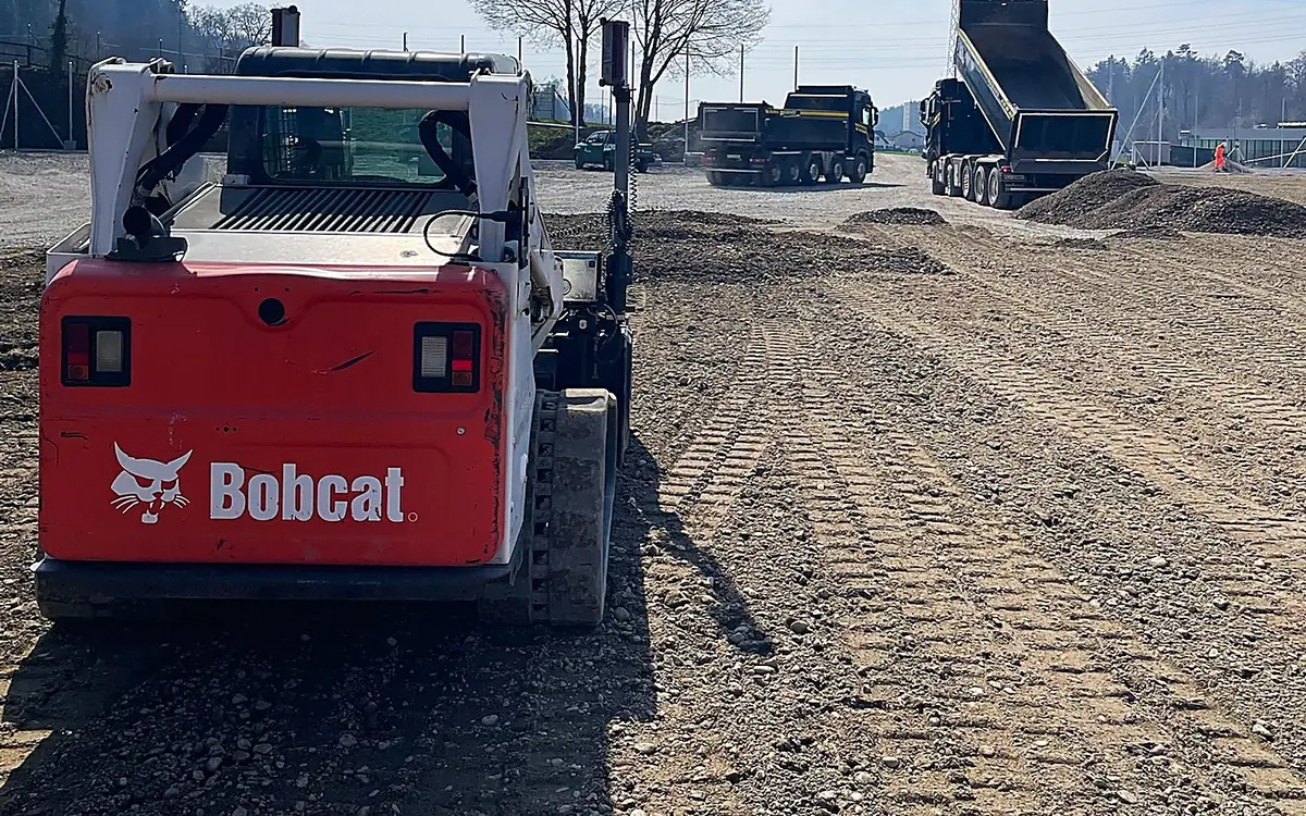 Materialanlieferung auf der Baustelle Fislisbach